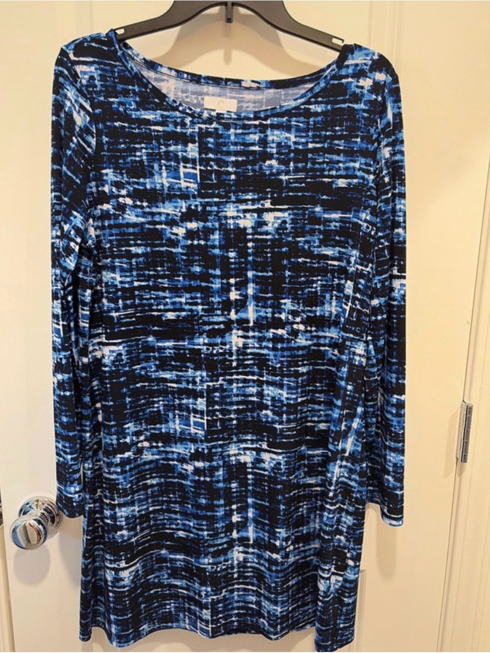 Charming Charlie Blue and Black Abstract Long Sleeve Tunic